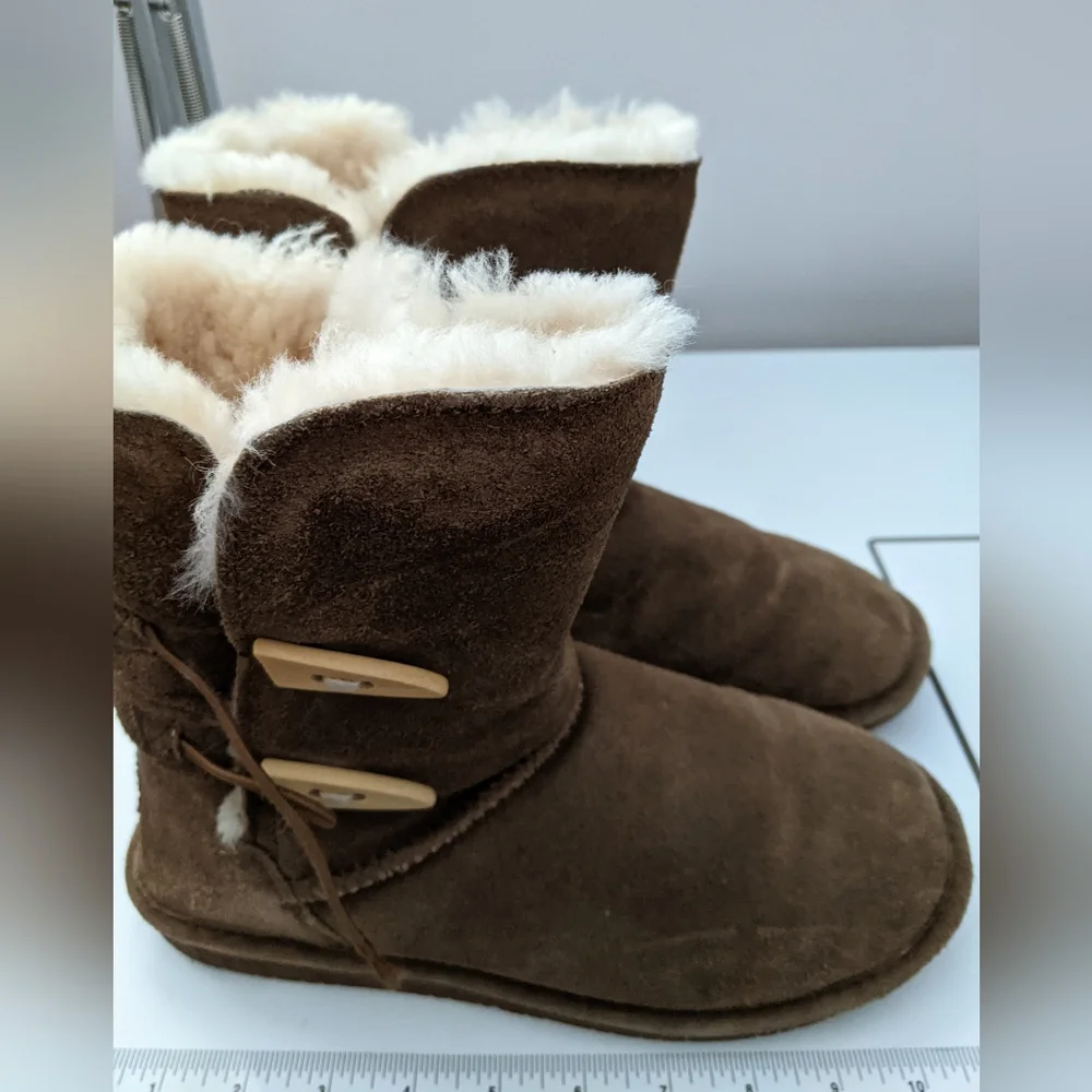 Bear Paw Tan Women's Suede Boots size 9 with sheepskin lining